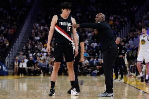 媒体人：杨瀚森需继续坚决投三分 若场均命中1记三分那就太厉害了