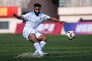 博主：大连英博周日为罗伯森举办退役仪式，他18日抵达大连