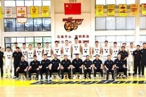 李炎哲晒大合照和金牌照：全运会体验卡 谢谢大家