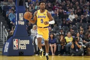 大空位了！布朗尼45°三分果断出手还是没有 本场2中0还未得分